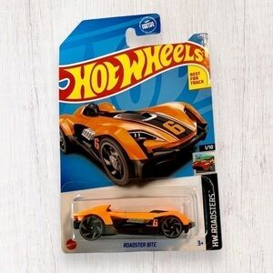 MATTEL Hot Wheels Orange HW Roadsters Bite Car Die Cast Collectible NWT 1/10